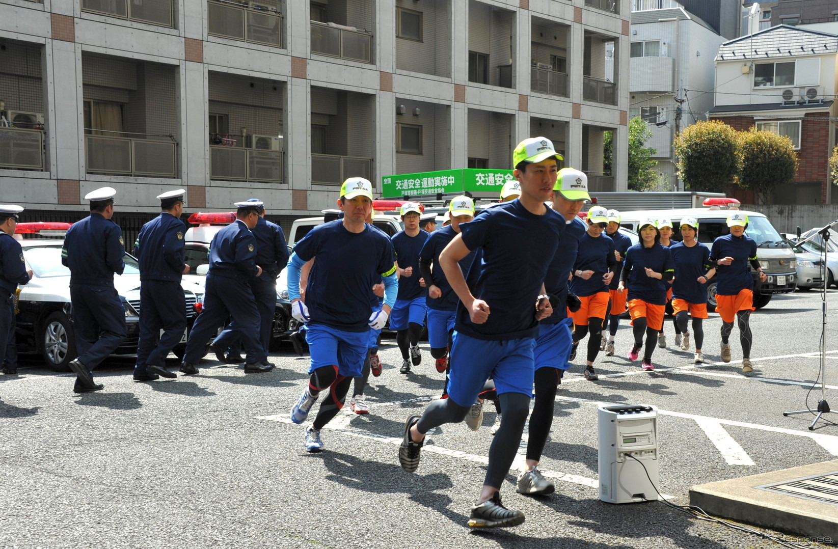 警察官ランナー「戸塚TSR」が交通安全週間を駆け抜ける（6日・新宿区戸塚署）