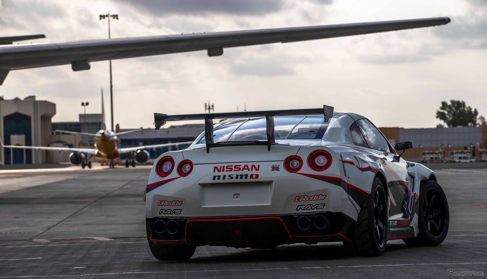 高速ドリフト走行のギネス世界新記録を達成した日産 GT-R NISMO