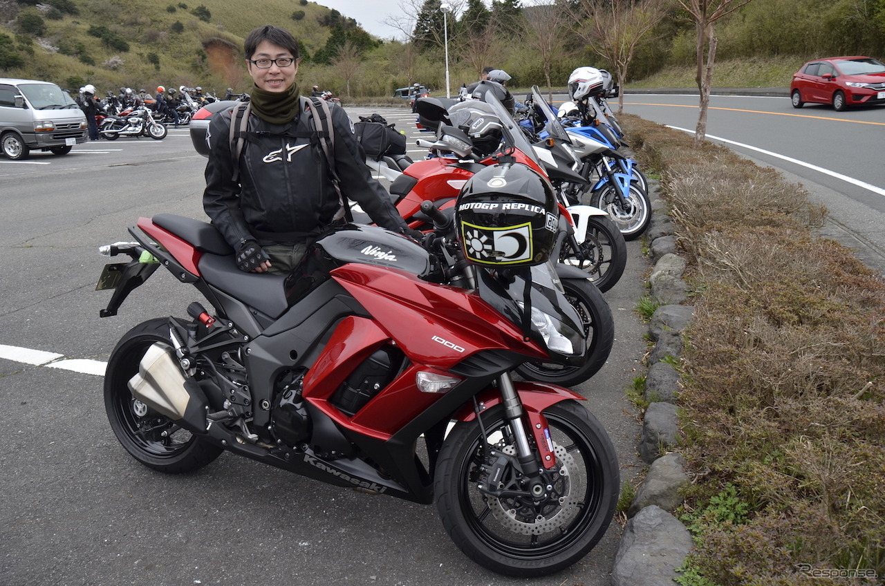 レンタルバイクにてツーリング中のREXさん。台湾ではカワサキZ800を所有する。