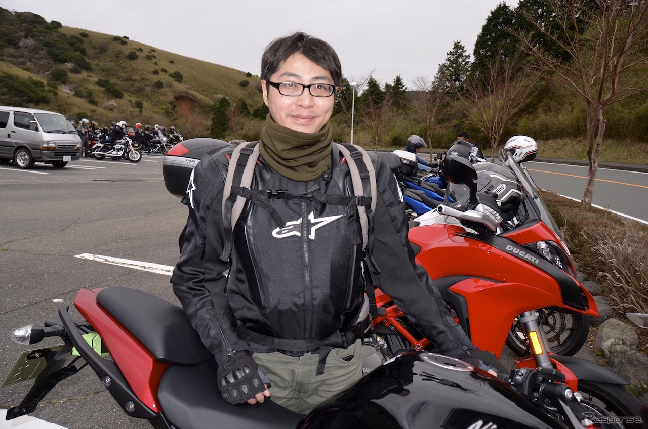 レンタルバイクにてツーリング中のREXさん。台湾ではカワサキZ800を所有する。