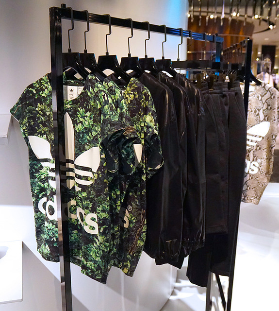 新宿伊勢丹の「アディダス オリジナルス バイ ハイク」店内の様子