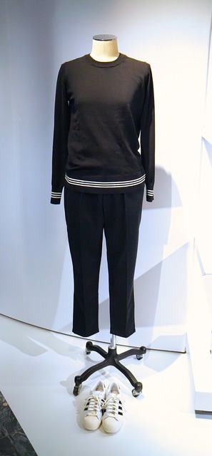 新宿伊勢丹の「アディダス オリジナルス バイ ハイク」店内の様子