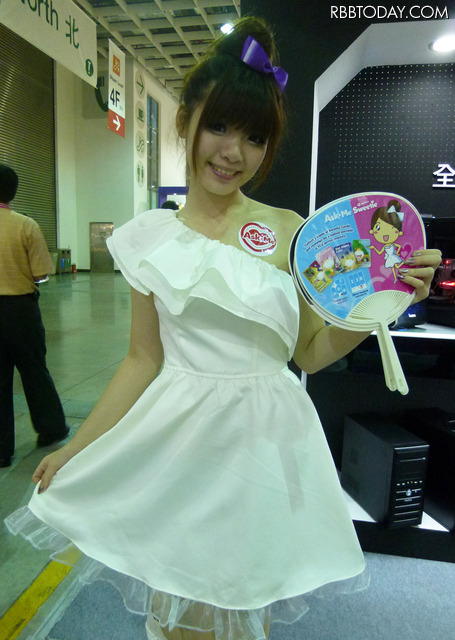 頭上のリボンがポイント高し