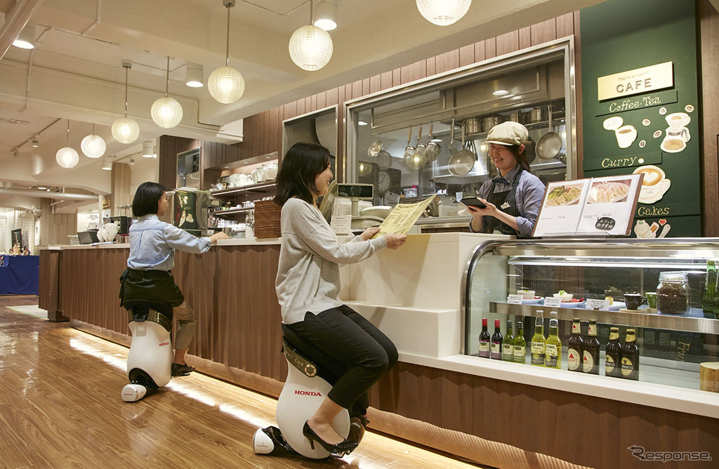 はじまりのカフェでの乗車体験