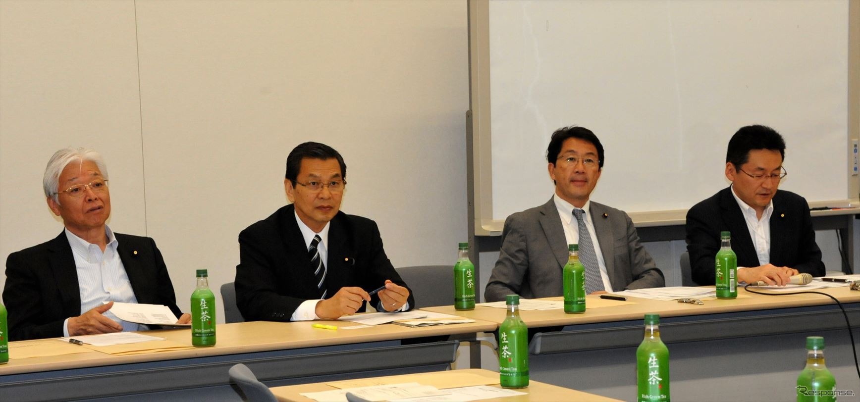 民進党オートバイ議員連盟（10日・永田町）　直嶋正行顧問、大畠章宏会長、武正公一幹事長、磯崎哲史事務局長（左から）