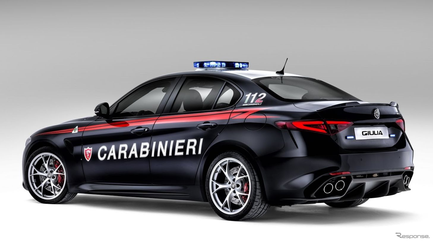 イタリア警察に配備されたアルファロメオ ジュリア 新型のクアドリフォリオ