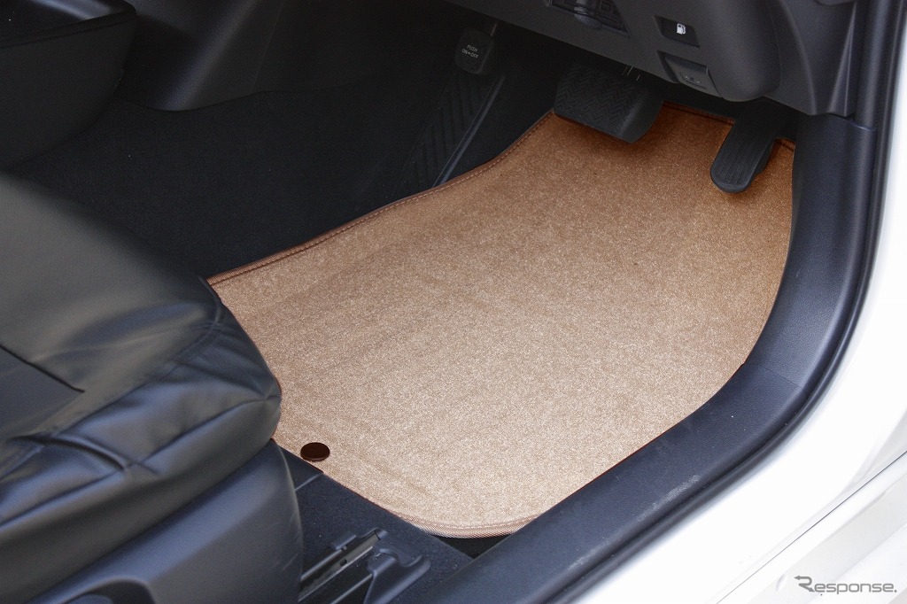 装着例（前席用 Mサイズ・ベージュ）