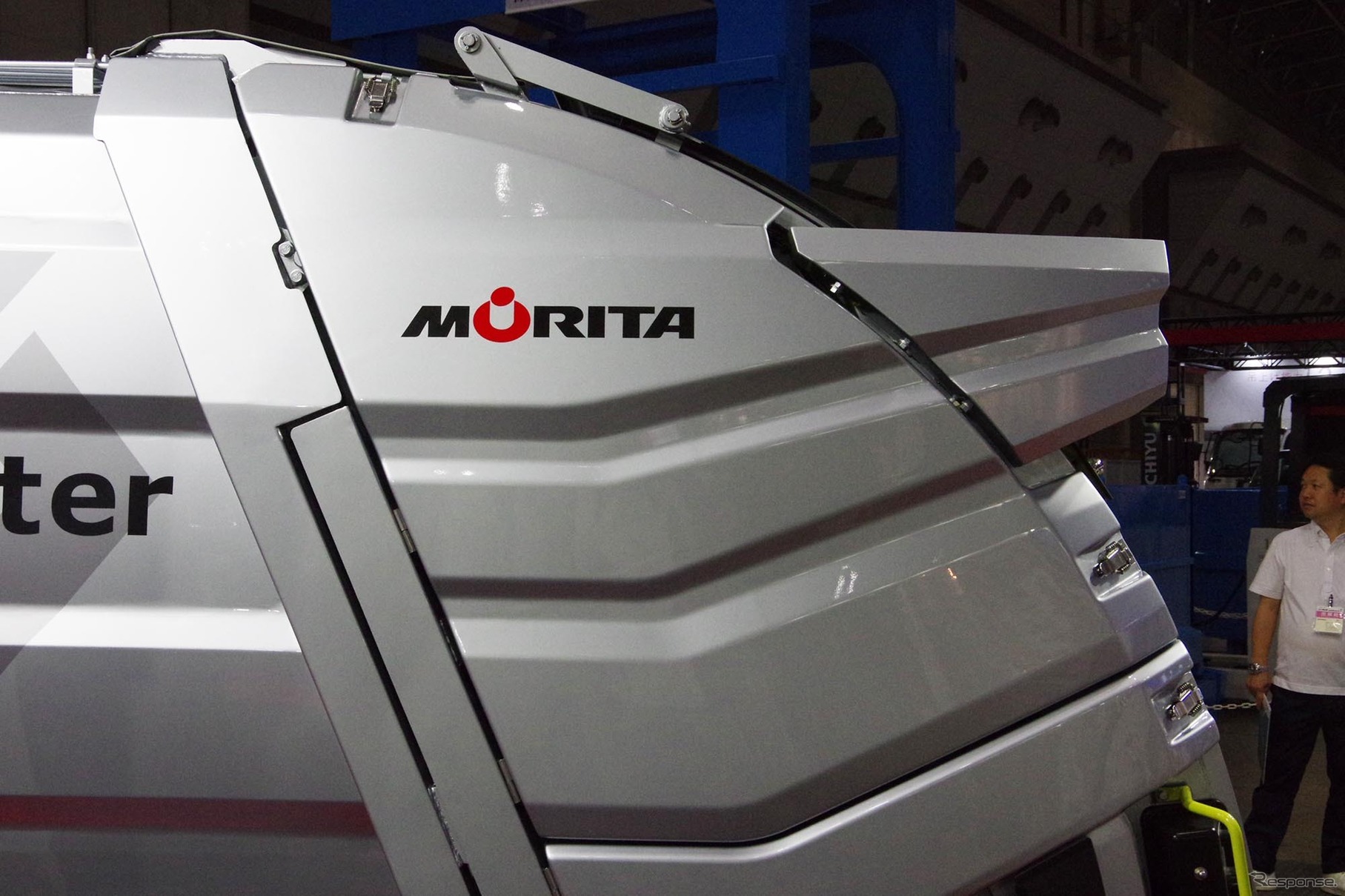 モリタの小型プレス式塵芥収集車プレスマスター
