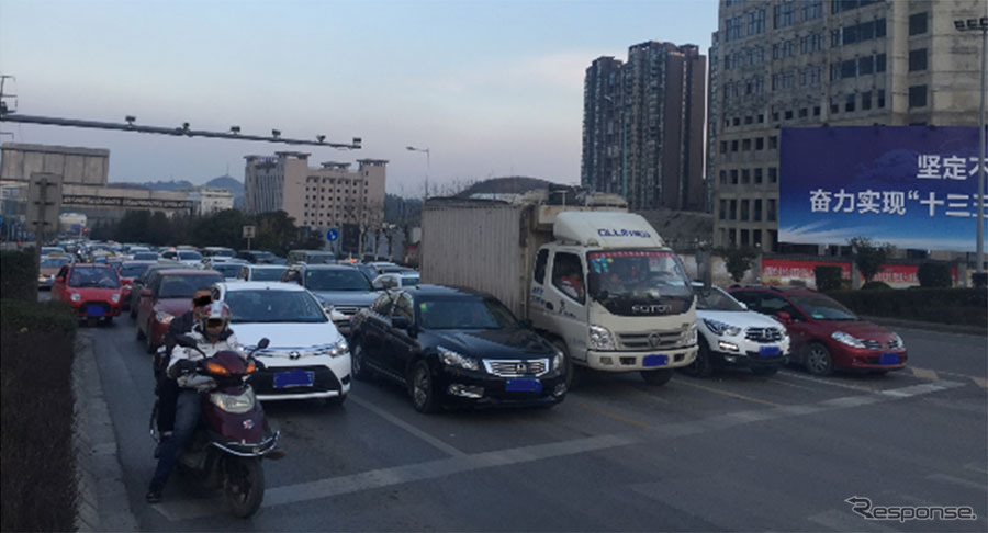 貴陽市観山湖区内の渋滞状況および交通管理用カメラ