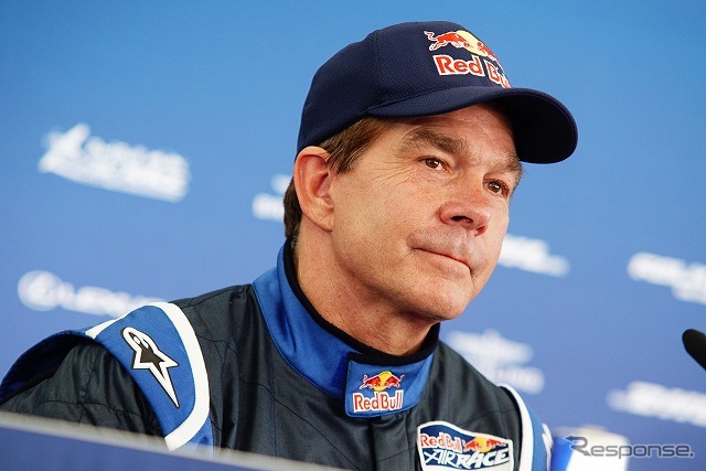 カービー・チャンプリス選手。レッドブル。エアレースが始まってからずっと参戦しているベテラン選手だ。