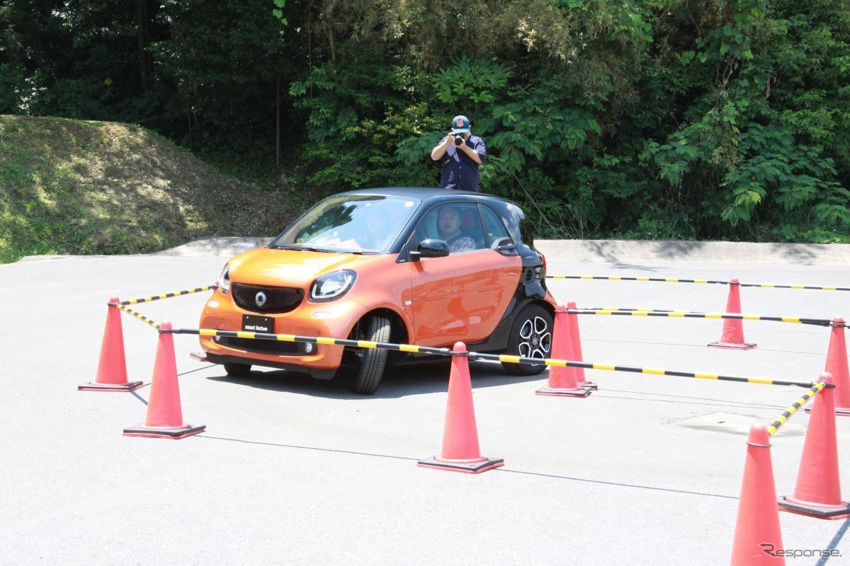 通れるように設定されたコースだが車内からみると曲がれるかどうか判断しにくい