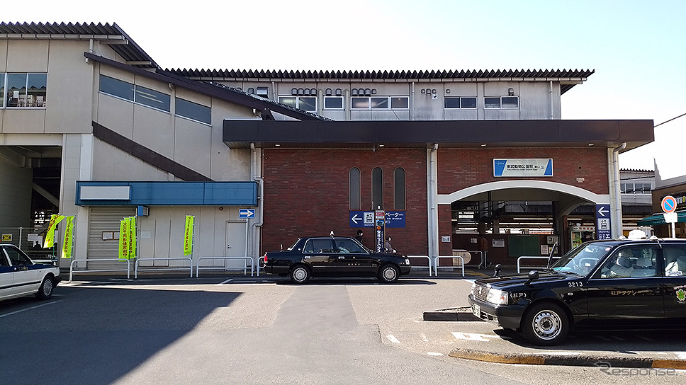 東武動物公園駅は、「杉戸駅」と名乗っていたころから、駅の東側を流れる大落古利根川の舟運や、日光街道（国道4号）杉戸宿の方向を向く東口を“玄関口”としていた