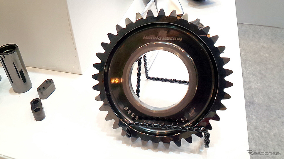 【ものづくりワールド16】1周0.2秒差をつけるDLC技術…アイ・シイ・エス、F1マシン用ギアを展示