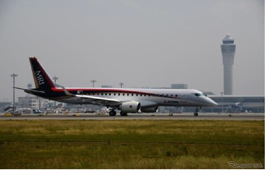 中部国際空港に到着したMRJ