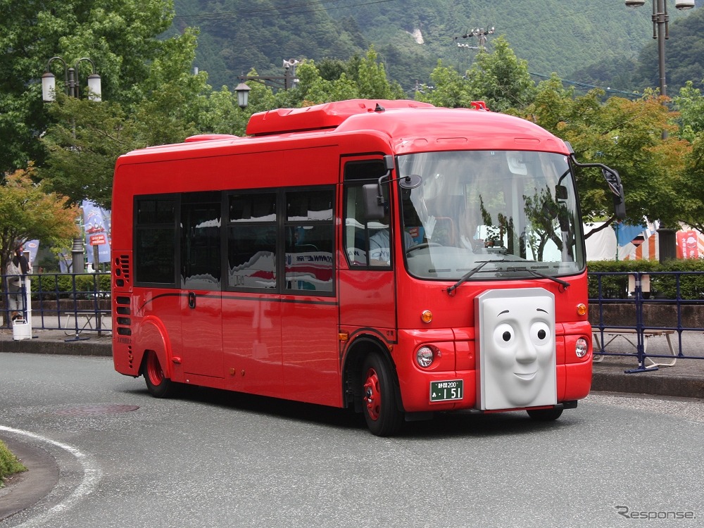 今年は新たに赤いバスの「バーティー」が仲間入りした。