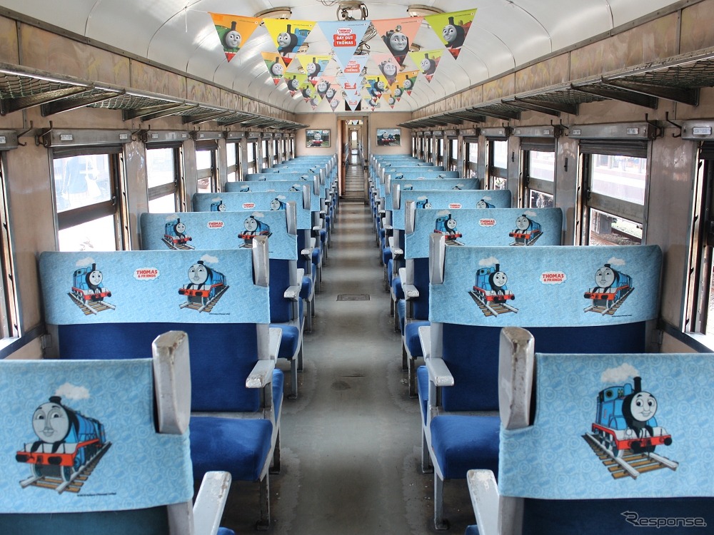 座席の枕カバーは「きかんしゃトーマス」のキャラクターで装飾されている。