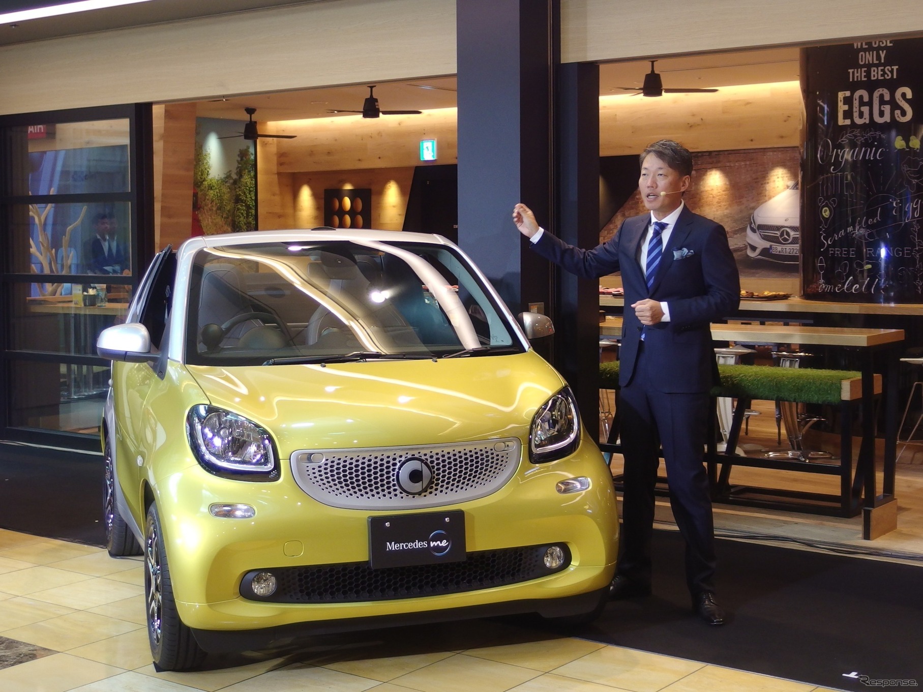 東京羽田空港のMerceds me Tokyo HANEDAで開催された発表会。人物はメルセデス・ベンツ日本の上野金太郎社長。