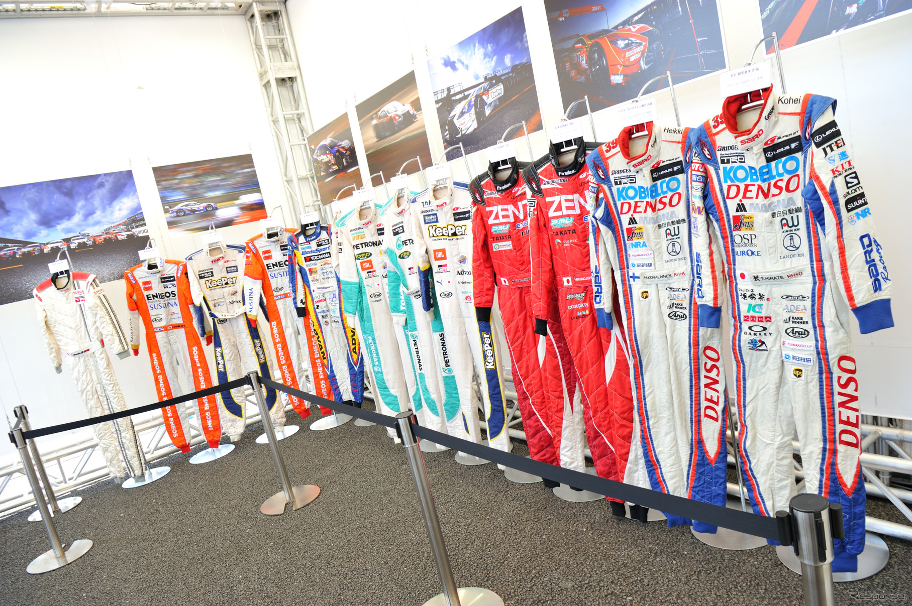 LGDA2016夏祭りに出展されるレーシングスーツがGT会場にて展示された