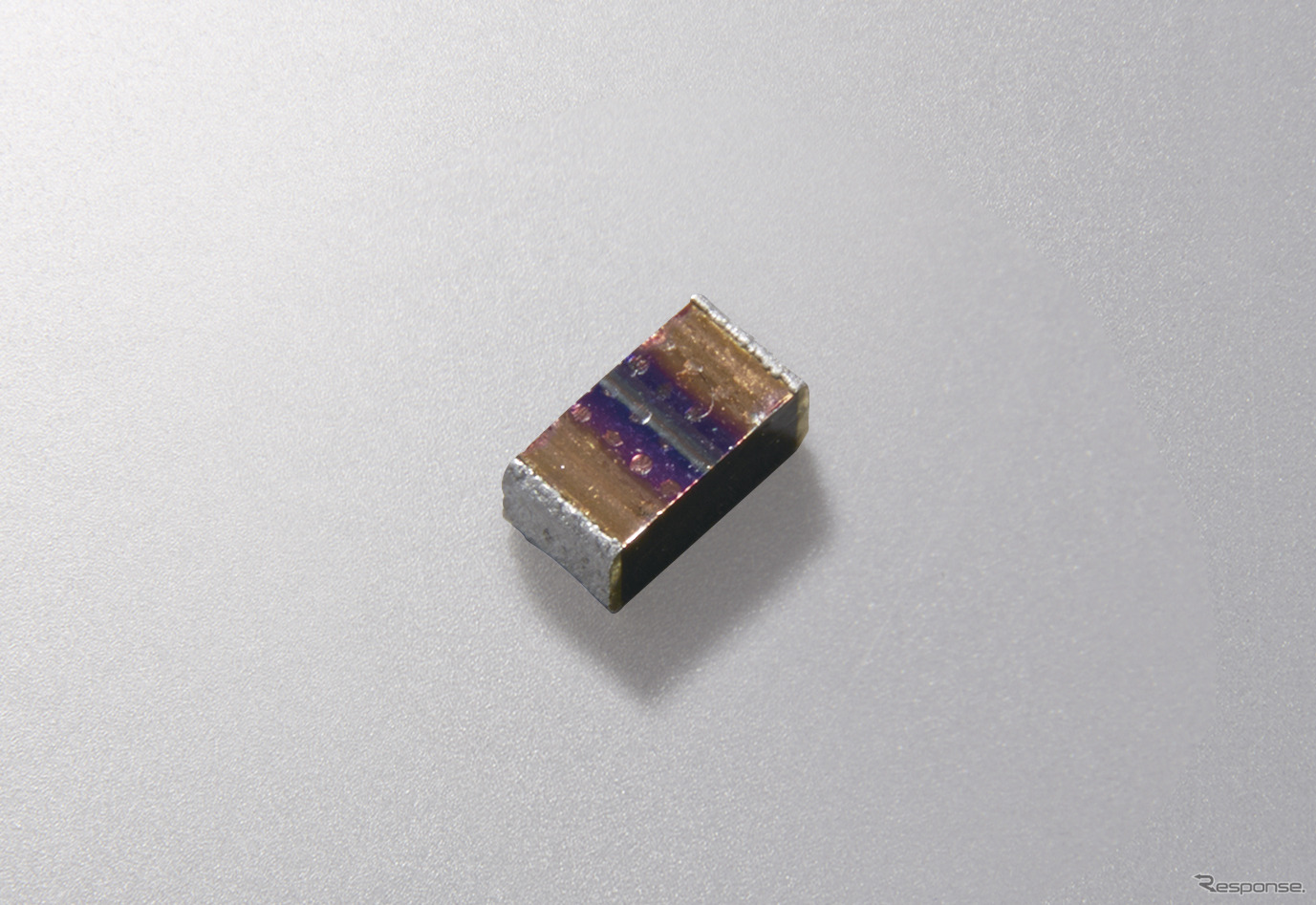 S／Nの向上を狙い、高音質チップコンデンサーを採用する