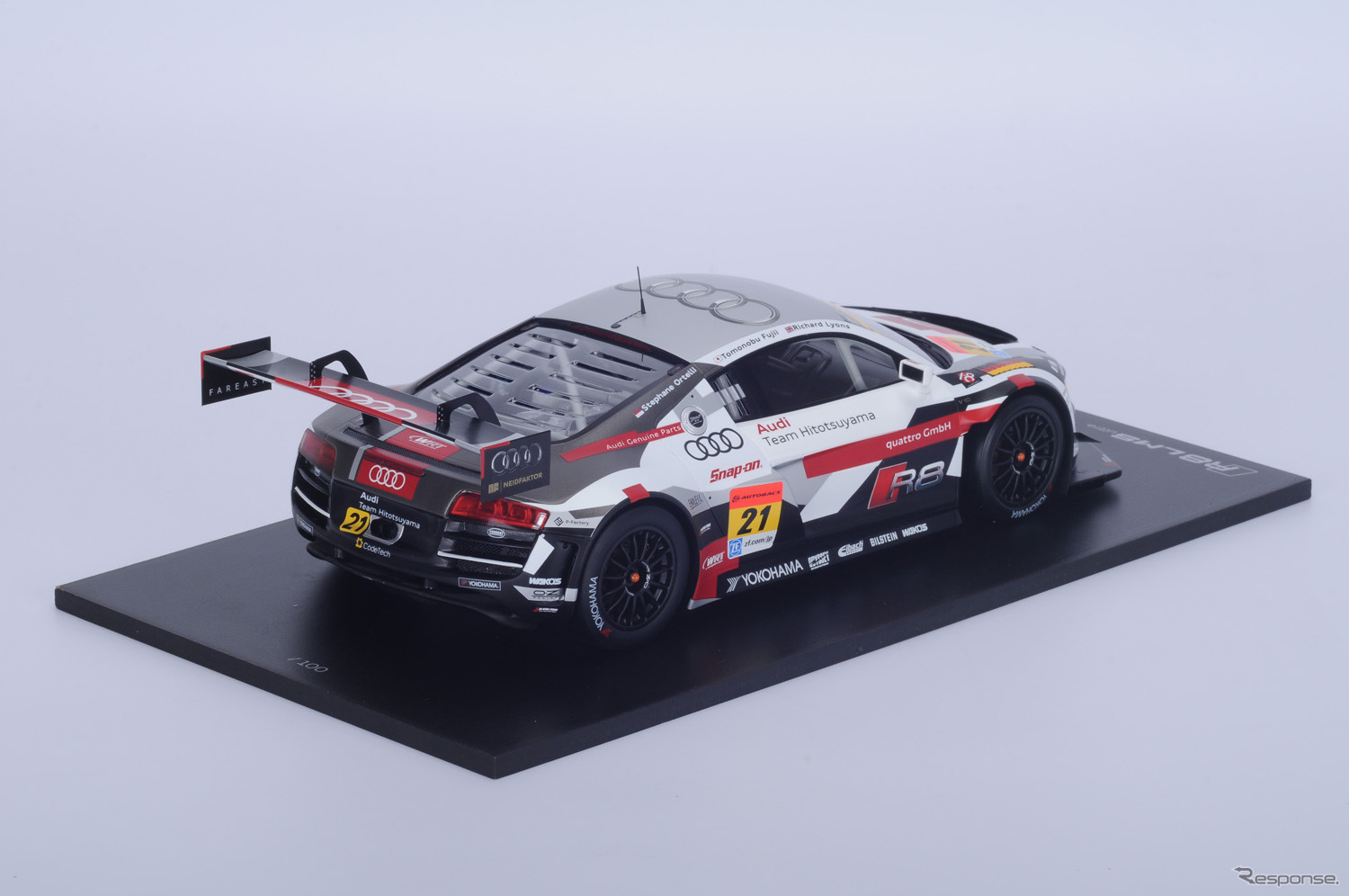Audi Team Hitotsuyamaの1/18特注ミニカー（15年シーズン仕様）