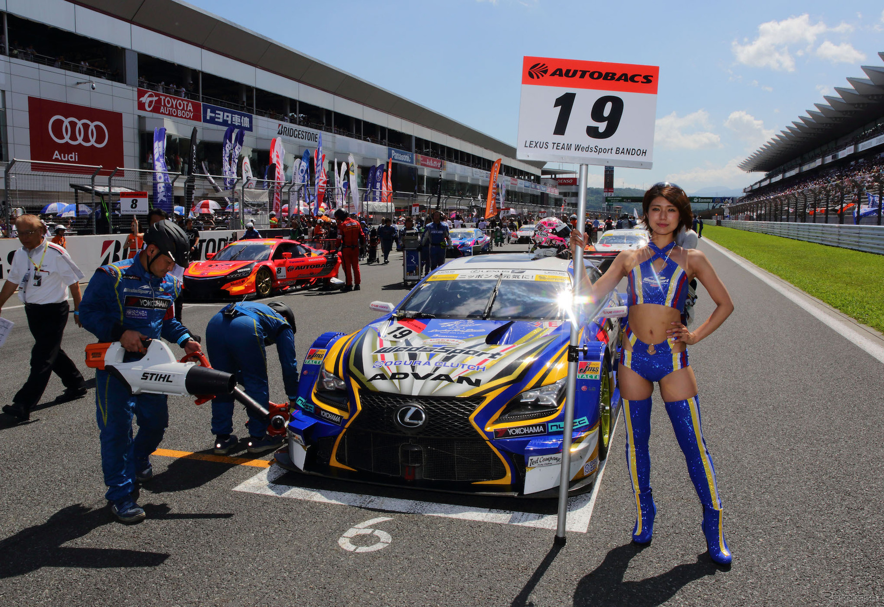 坂東監督が指揮し、国本選手と関口選手が操る#19 レクサスRC F。