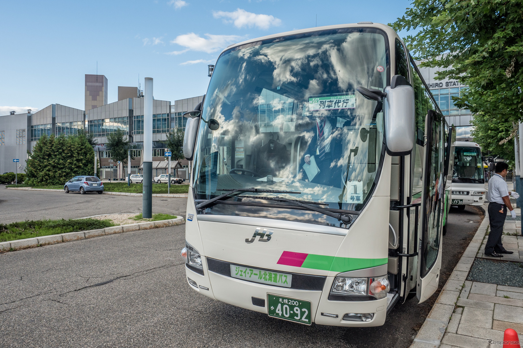 帯広駅からの代行バス6便。この便は3台が続行したが、乗客は少なく、1台でも賄えそうな印象だった。