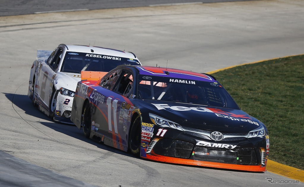 現行トヨタカムリのNASCARマシン