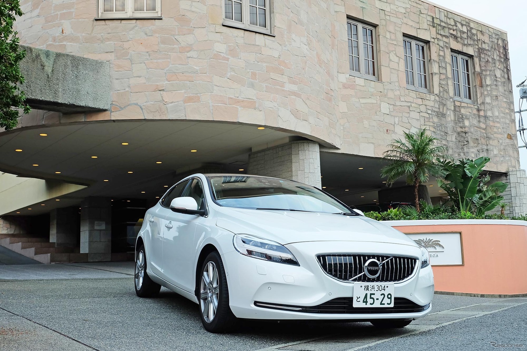 ボルボ V40 改良新型