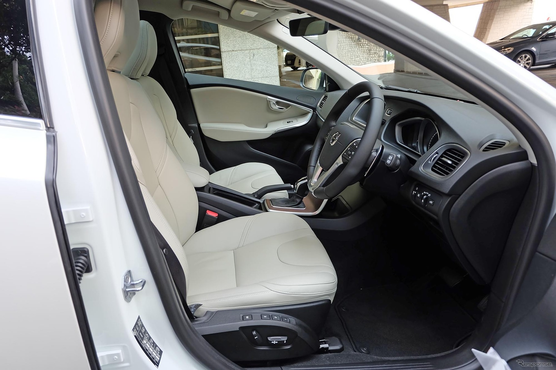 ボルボ V40 改良新型
