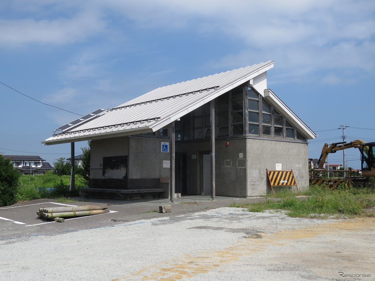 山下駅：旧駅のトイレ施設は健在だった。