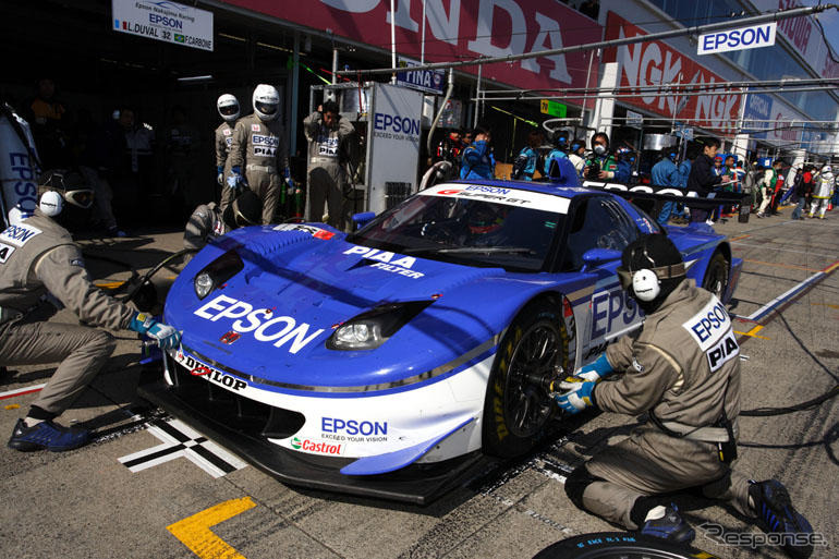 【SUPER GT 第1戦】最終周回で波乱、逆転劇