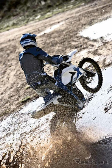 BMW、軽量スポーツバイク G650Xシリーズ を発売