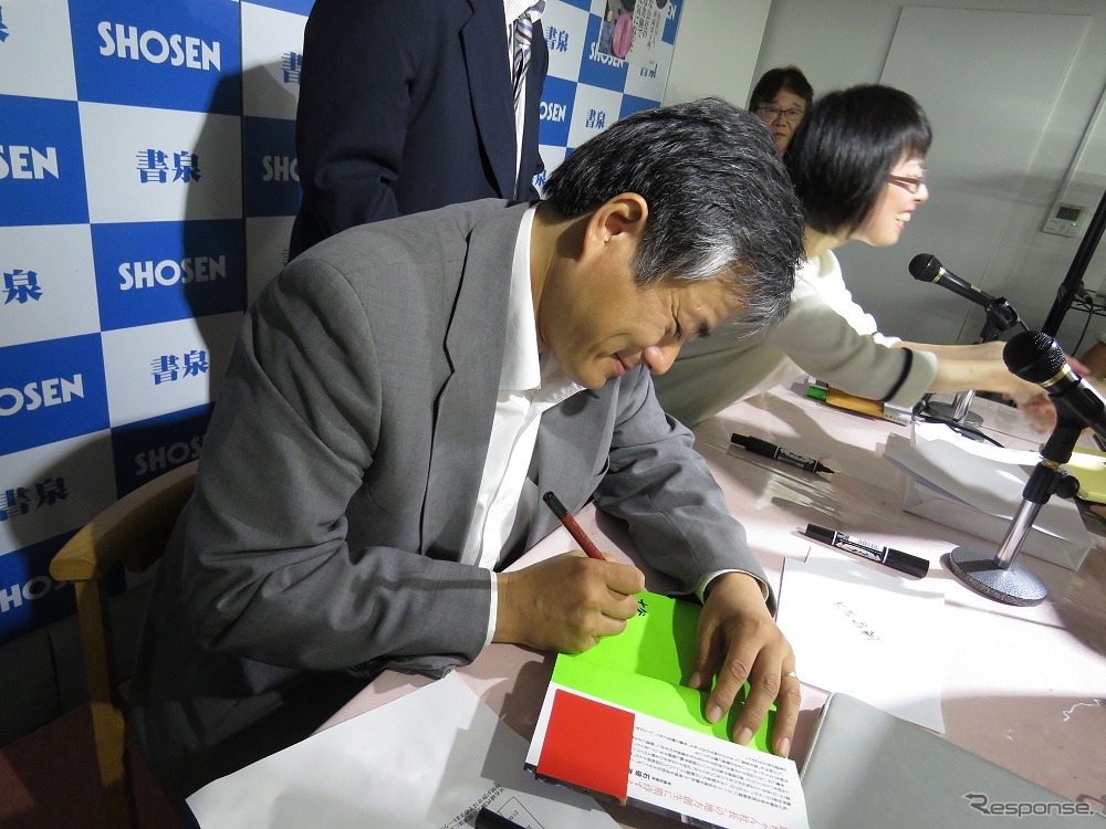 トークイベント終了後、山田さんと田中さんのサイン会が行われた。