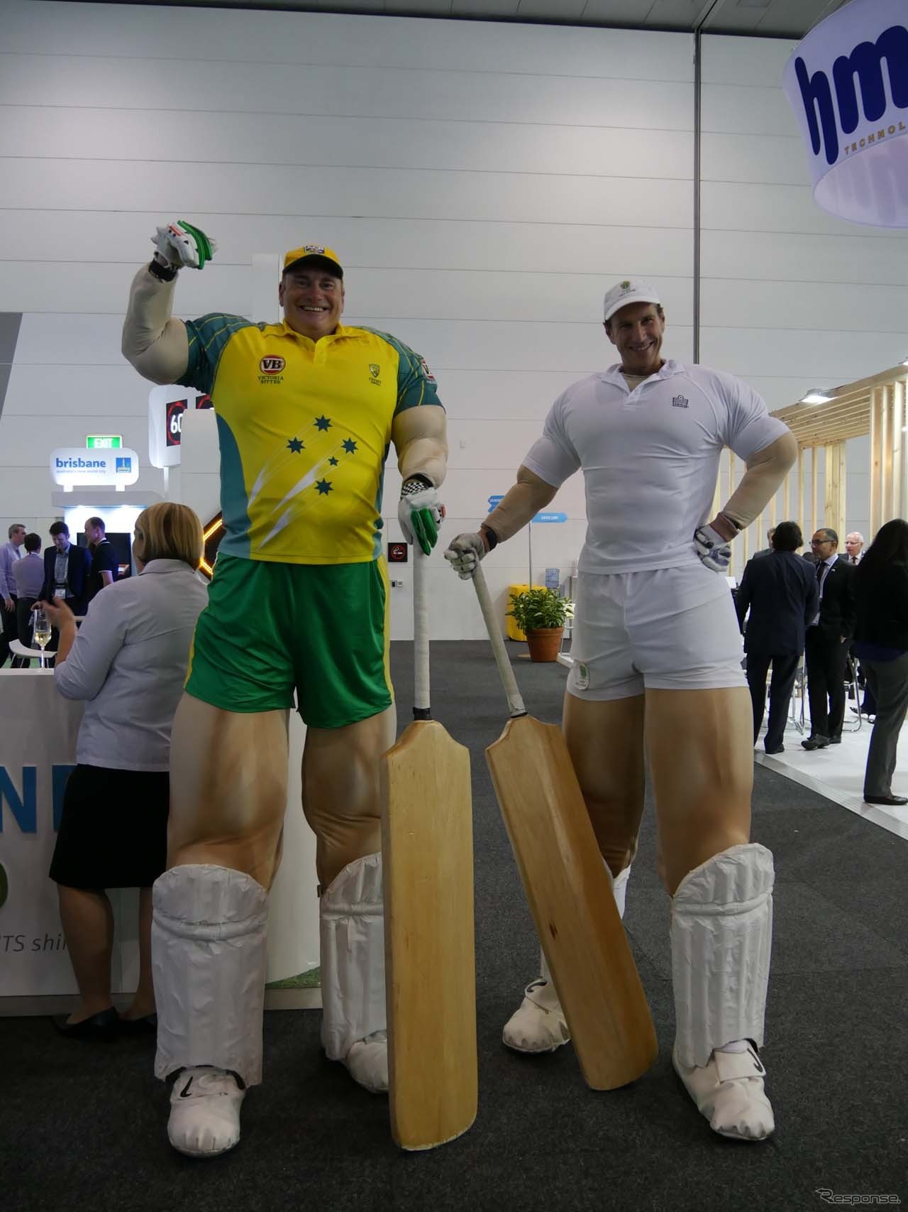 オーストラリアで人気のスポーツをマッチョな仮装でアピール