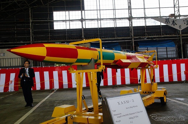 開発中の空対艦ミサイル「XASM-3」も展示。