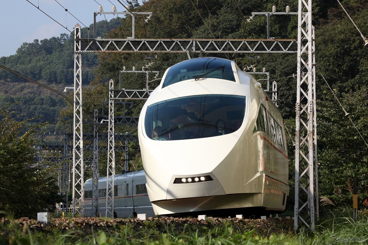 70000形は箱根観光特急を中心に50000形とペアで運用される。
