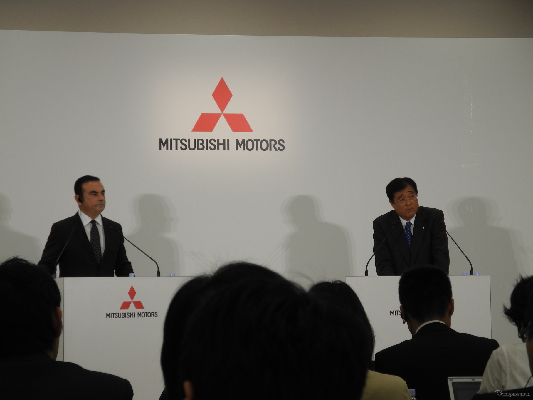 三菱自動車の緊急会見の様子