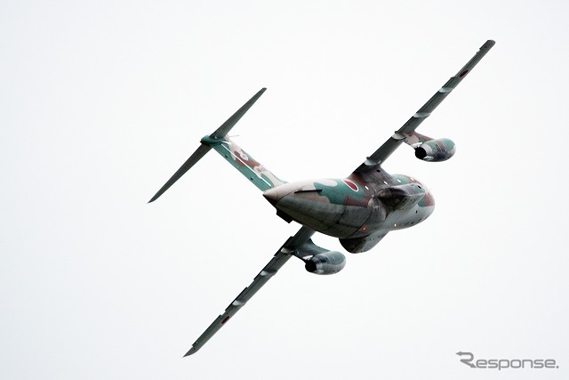 低空・高速度の進入から急上昇に転じる「コンバットピッチ」を披露。