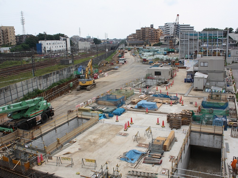 相鉄・JR直通線の羽沢駅の工事現場。東海道貨物線の合流点近くに設けられる。