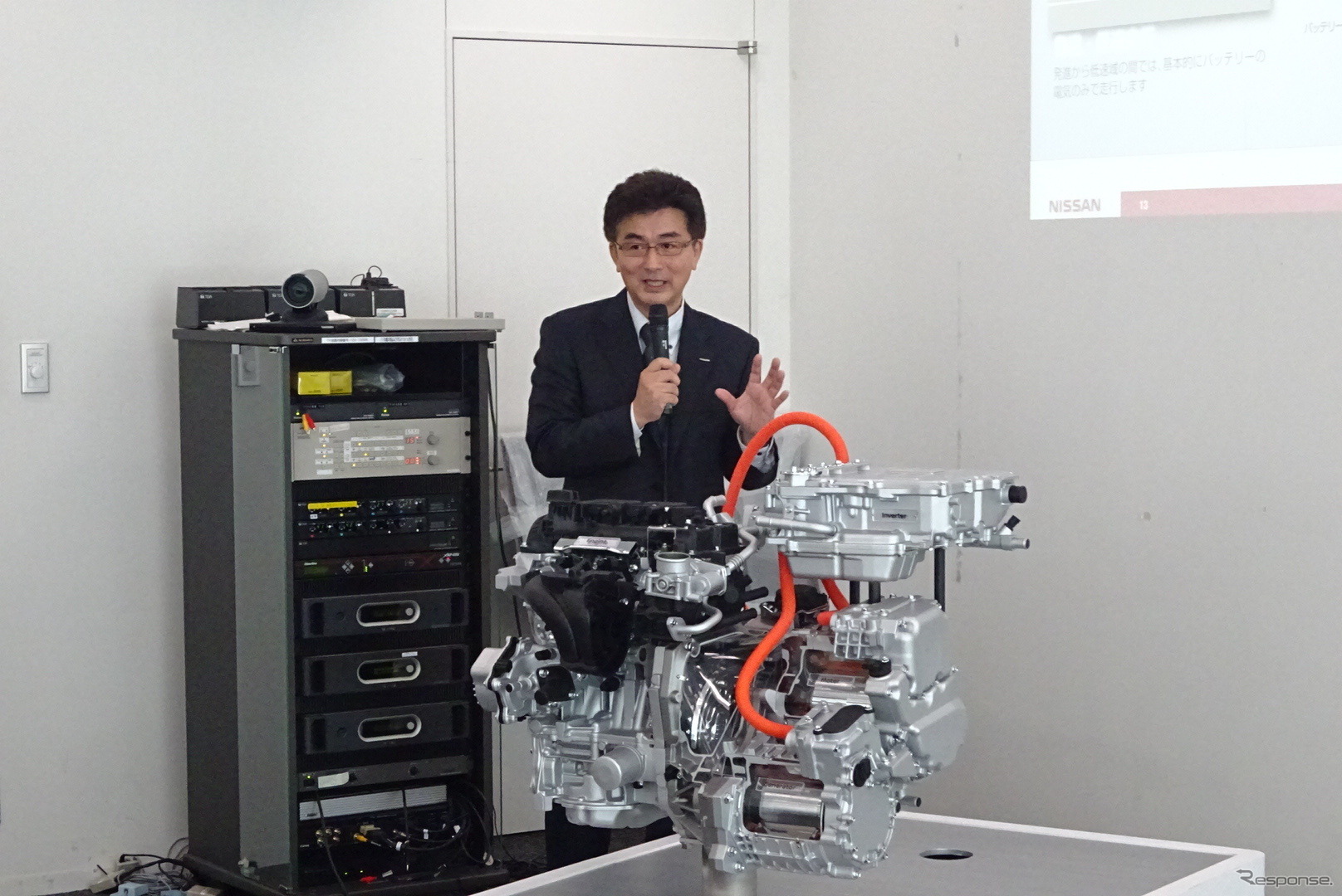 日産　仲田直樹パワートレイン主管とe-POWERのカットモデル