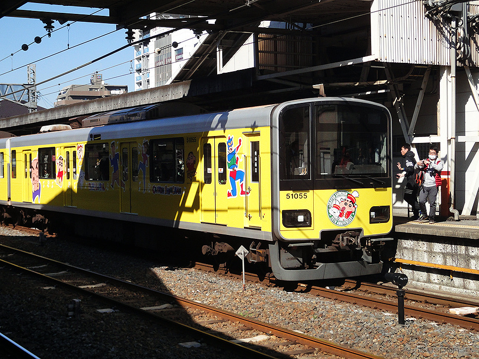 クレヨンしんちゃんラッピング電車＆バス出発式（東武鉄道春日部駅、11月3日）