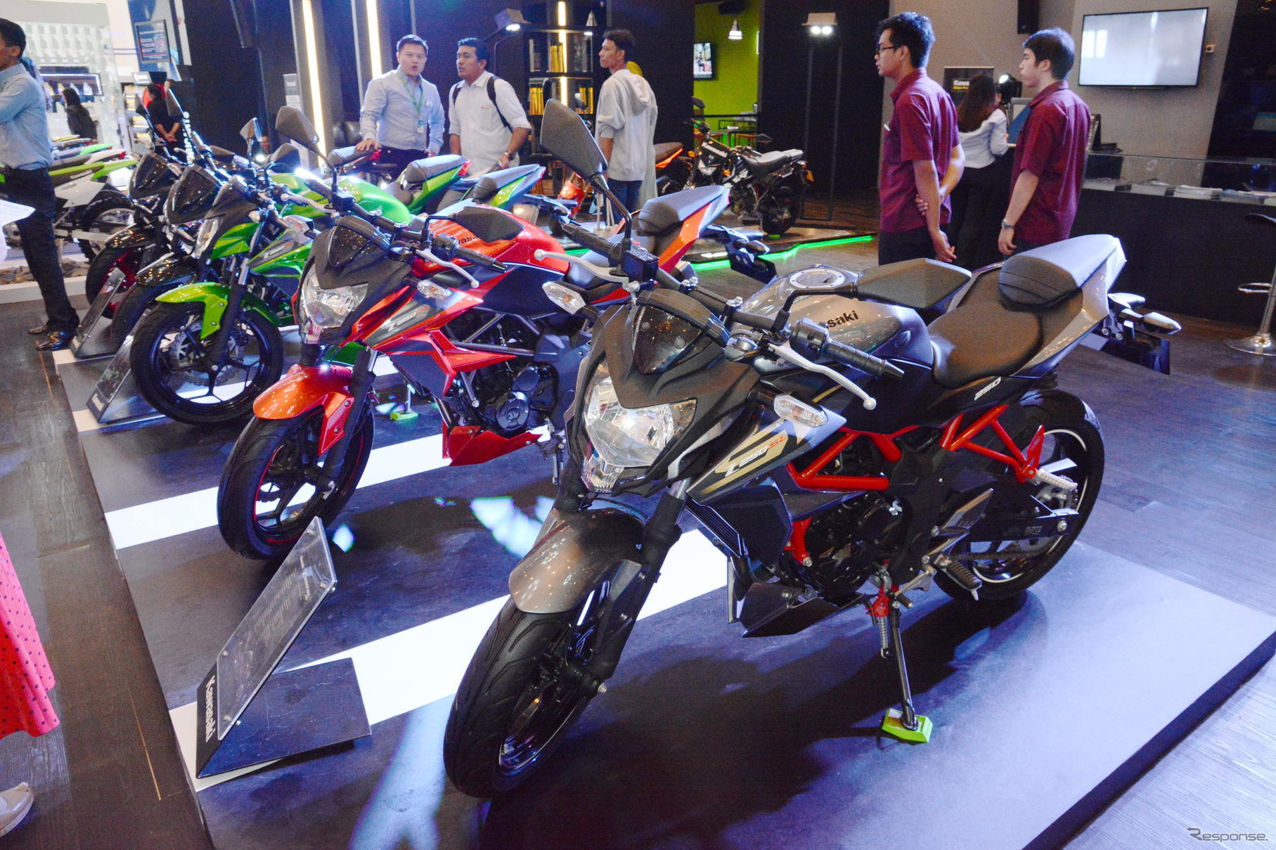 カワサキは250ccモデルに注目が集まった