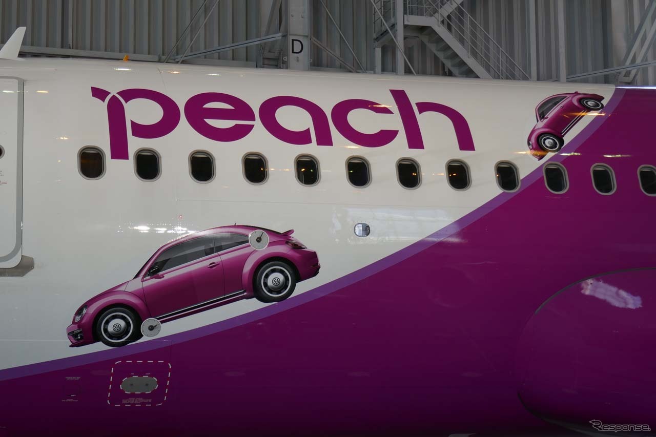 ピーチの機体には#PinkBeetleの可愛らしいデカールシールが貼られている