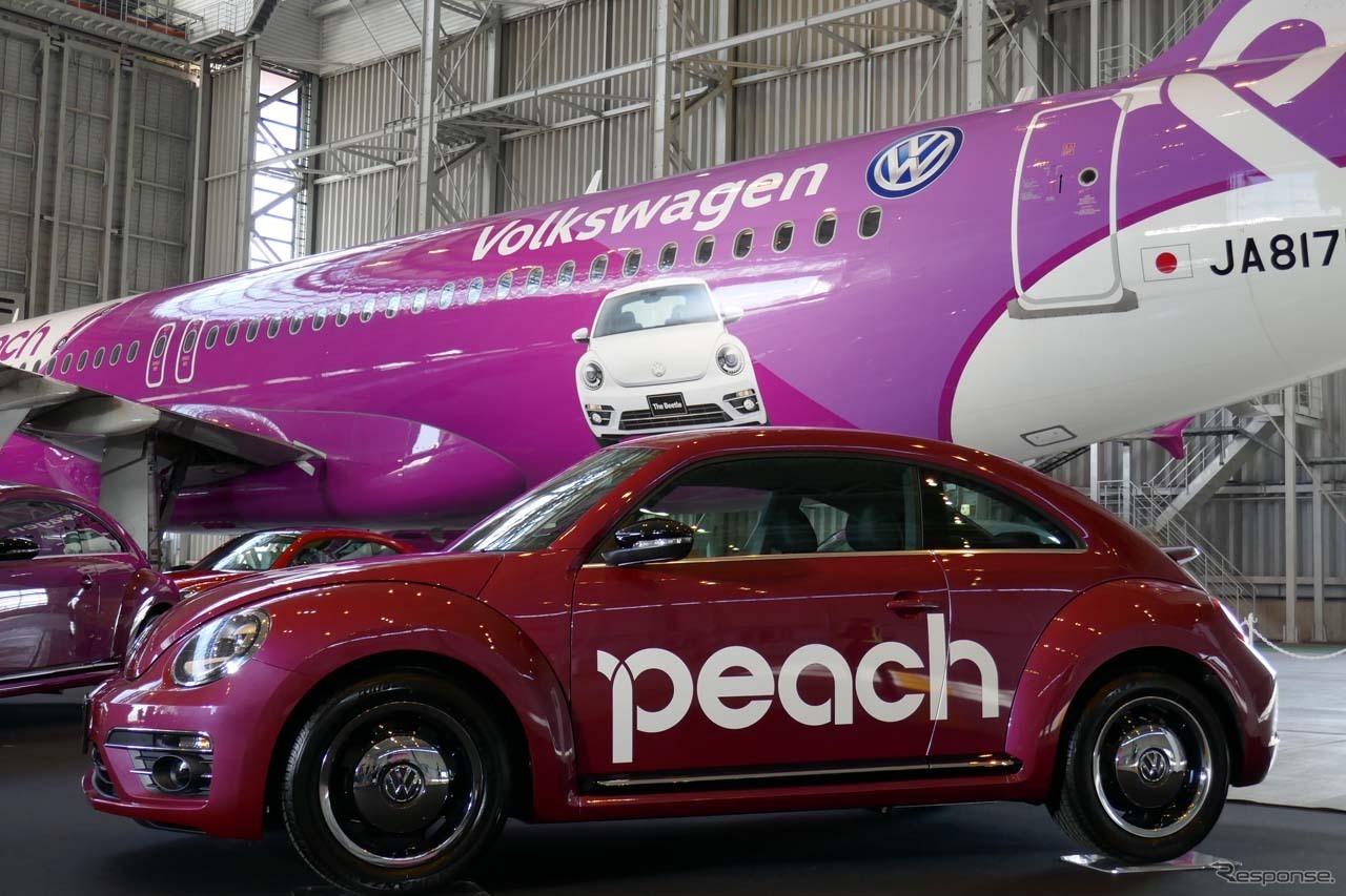 ランプカーとなる#PinkBeetleとコラボ用デカールシールを貼ったピーチのエアバスA320