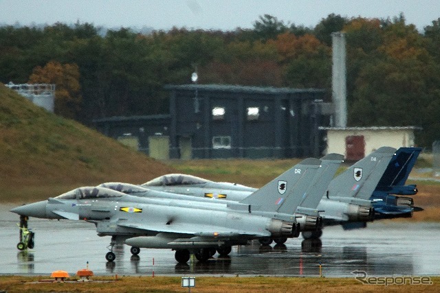 F-2戦闘機から順次離陸。太平洋上の空域で空中戦を模擬した訓練を実施した模様。