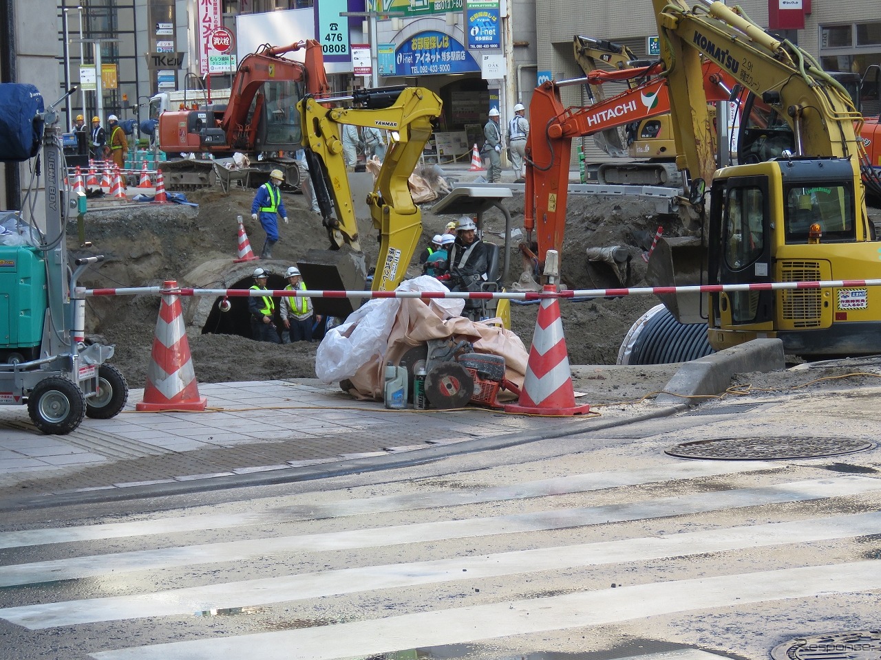 陥没事故の現場（11月12日）。埋め戻し工事が進んでおり、まもなく完了する見込み。