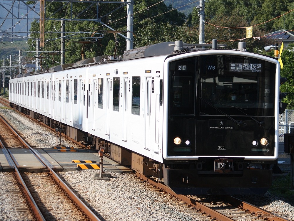 JR九州は三島会社で初の上場となった。写真は筑肥線の普通列車。