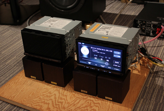 『NR-MZ200PREMI』（右）、『NR-MZ100PREMI』(左）。