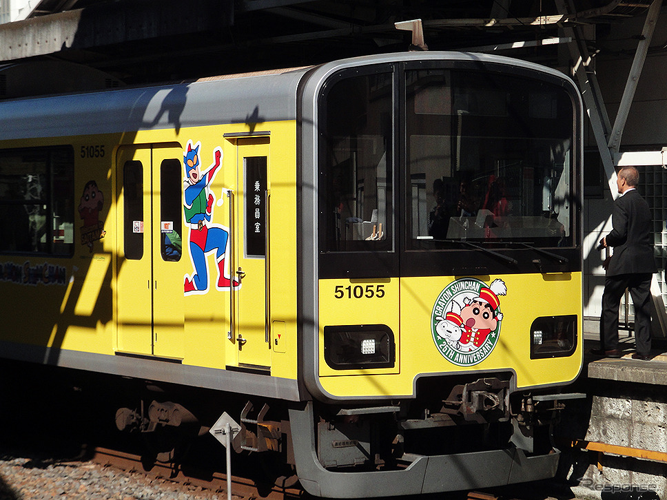 11月3日から運行されている1編成目の「クレヨンしんちゃんラッピングトレイン」。
