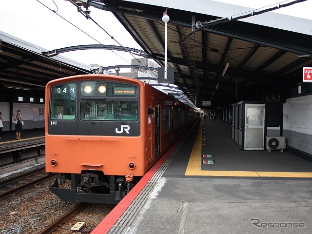 323系の導入により大阪環状線・JRゆめ咲線で運用されている旧国鉄車の103系と201系は順次引退する。写真は201系。